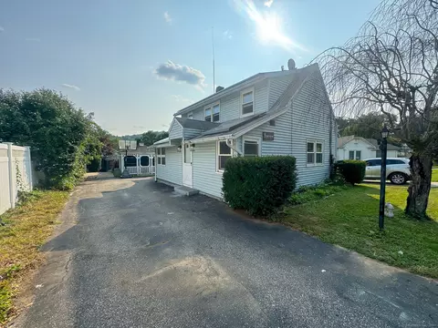 90 Grove Ave, Derby, CT 06418
