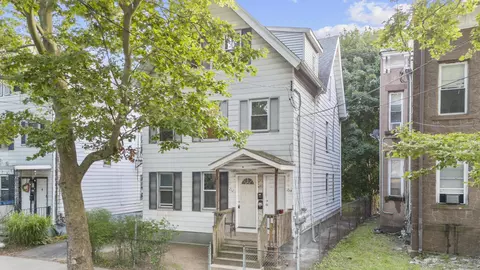212 Ferry St, New Haven, CT 06513