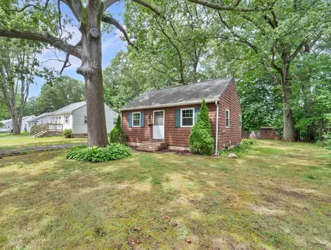 141 Deepwood Dr, Manchester, CT 06040