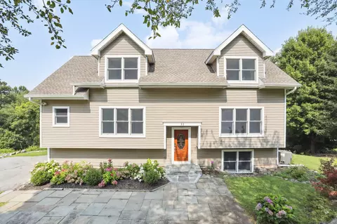31 Eastview Dr, New Fairfield, CT 06812
