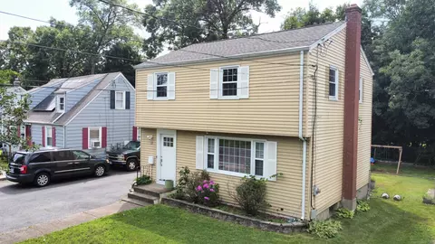 58 Hawthorne St, Manchester, CT 06042