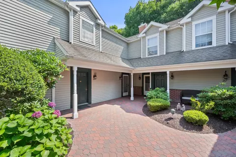273 Mayfield Dr #273, Trumbull, CT 06611