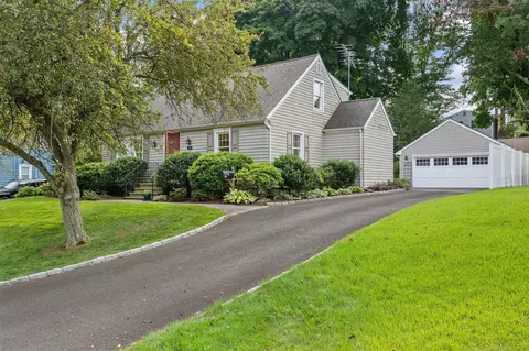 363 Wormwood Rd, Fairfield, CT 06824