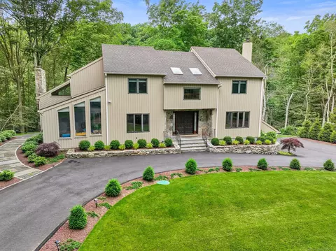 237 Blackberry Dr, Stamford, CT 06903
