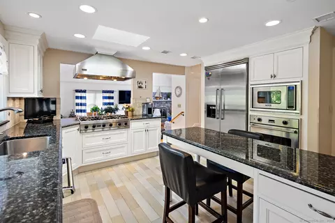 31 Grey Rock Dr, Greenwich, CT 06831
