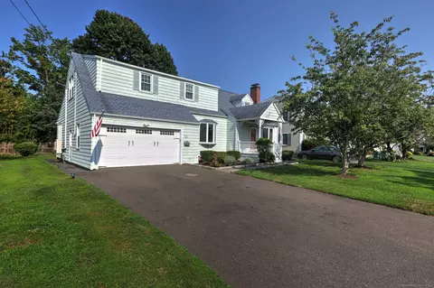 132 Lordship Rd, Stratford, CT 06615