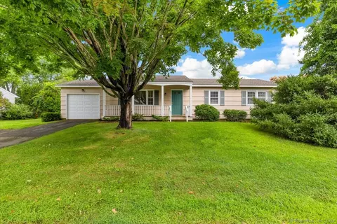 5 Colonial Ln, Old Saybrook, CT 06475