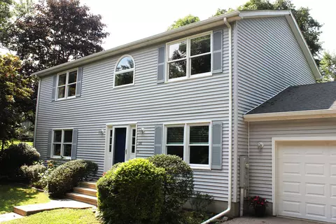 100 Asher Ave, Stonington, CT 06379