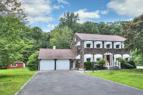 33 Meadowlark Dr, Shelton, CT 06484