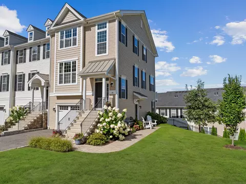 35 Moorland Dr #35, Danbury, CT 06810