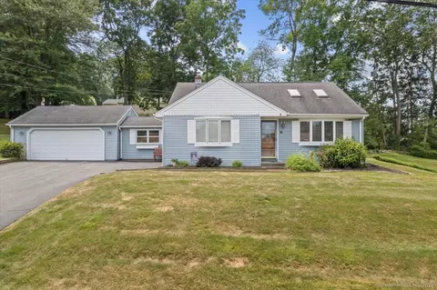 49 Oriole Ln, Milford, CT 06460