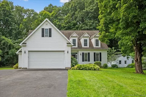 7 Hobart St, Farmington, CT 06032
