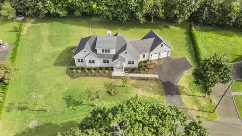 4 Dogwood Dr, Danbury, CT 06811