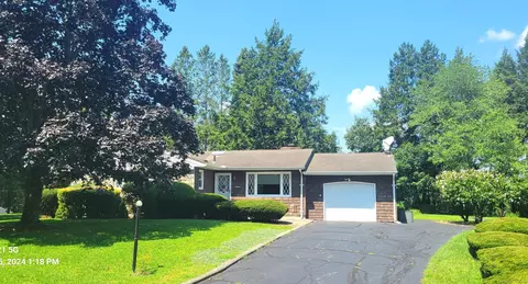 16 Forest St, Plainfield, CT 06374