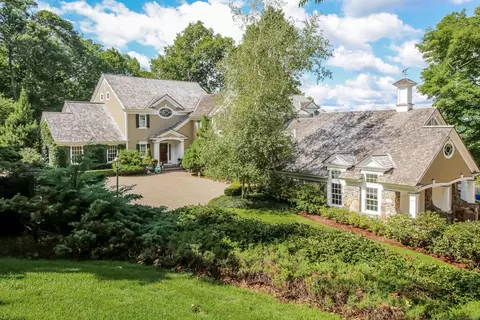 25 Cobtail Way, Simsbury, CT 06070