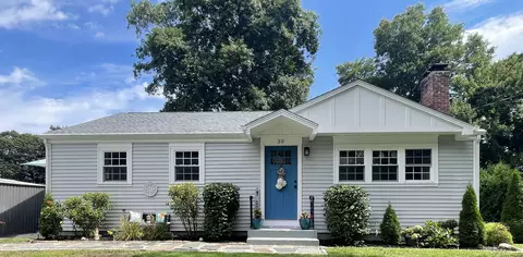 30 Woodland Dr E, Groton, CT 06340