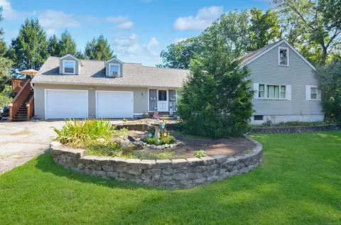 2 Anthes Ave, Newtown, CT 06482