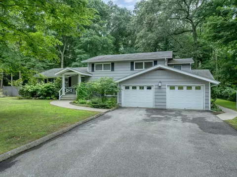 35 Sherwood Ln, Norwich, CT 06360