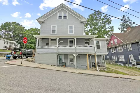 33 Chestnut St, Windham, CT 06226