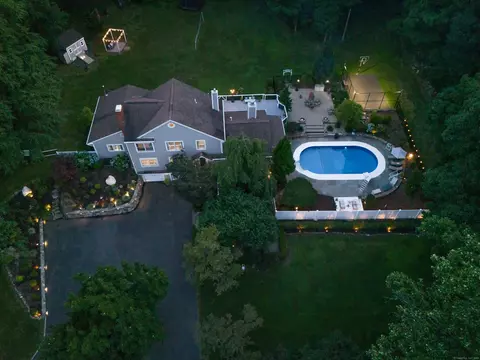 639 Booth Hill Rd, Trumbull, CT 06611