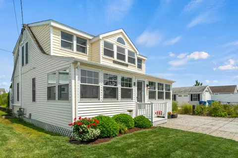 98 Old Mail Trl, Westbrook, CT 06498