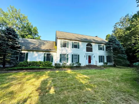 30 Smoke Ridge Dr, Sherman, CT 06784
