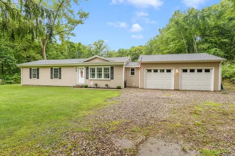 147 Cherry Hill Rd, Pomfret, CT 06259