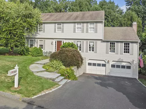 210 Nutmeg Ln, Stratford, CT 06614