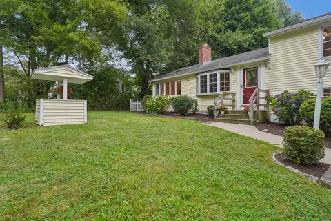4 Adam St, Ansonia, CT 06401