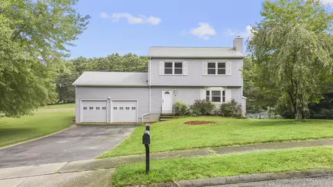 6 Elwood Ln, Norwich, CT 06360