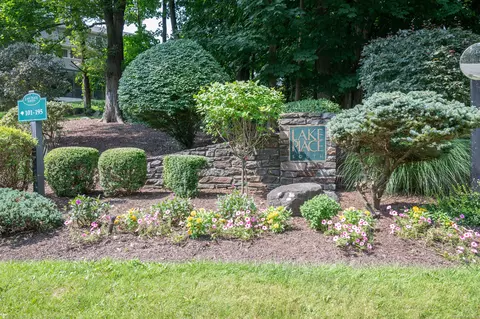 12 Boulevard Dr #19-119, Danbury, CT 06810