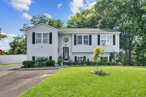 31 Laura Cir, East Haven, CT 06513