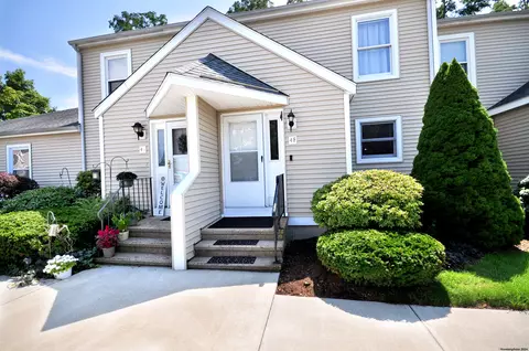 4 The Hamlet #F, Enfield, CT 06082