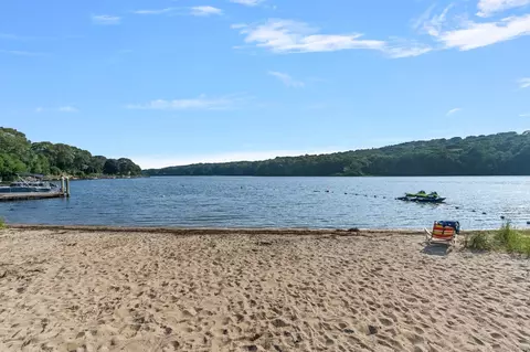 133 Winterberry Rd, Narragansett, RI 02874