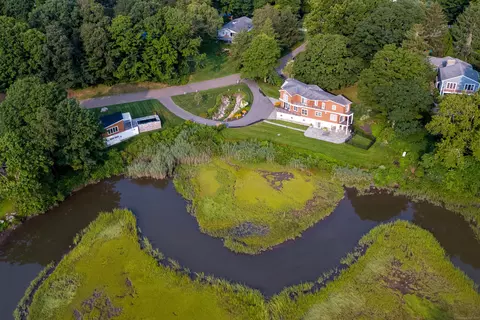 25 Fence Creek Dr, Madison, CT 06443