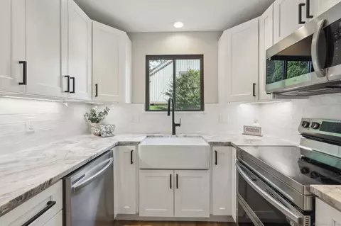 20 Heritage Vlg #B, Southbury, CT 06488