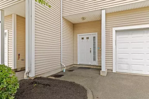 2720 State St #17, Hamden, CT 06517