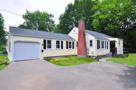 8 Pontiac Rd, West Hartford, CT 06117