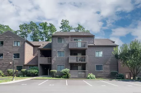 166 Old Brookfield Rd #3B1, Danbury, CT 06811