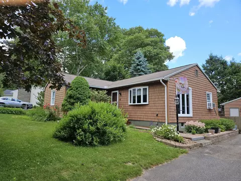 60 Deepwood Dr, Waterbury, CT 06708