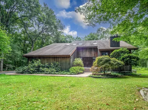 68 Dorethy Rd, Redding, CT 06896