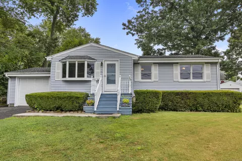 71 Mohawk Dr, West Haven, CT 06516
