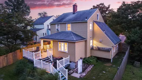 83 Courtland Hill St, Stamford, CT 06906