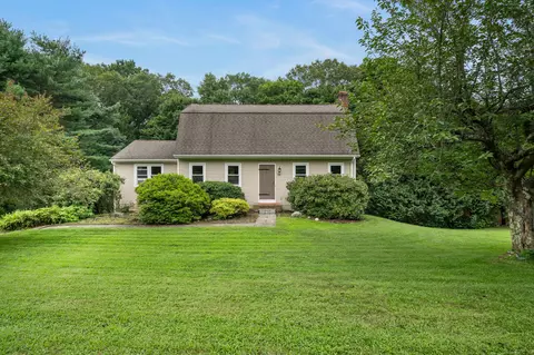 24 Bridle Rd, New Milford, CT 06776