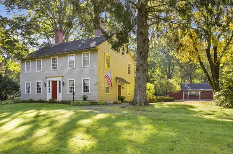 96 Putnam Rd, Pomfret, CT 06359