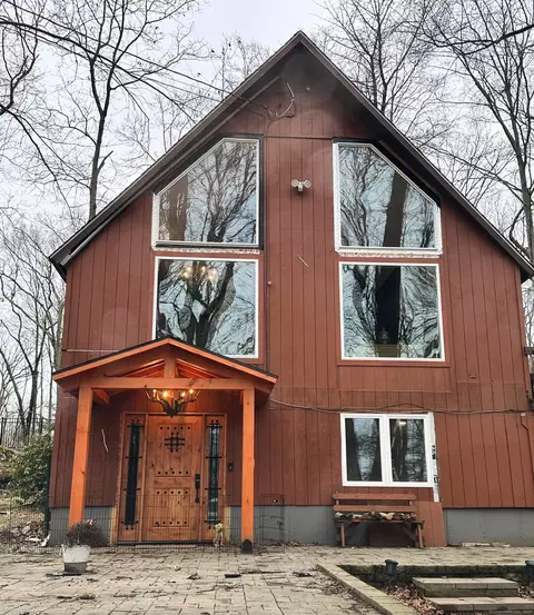 130 Valley Rd, North Branford, CT 06471