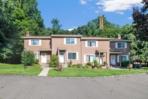 100 10 Coat Ln #4B, Shelton, CT 06484