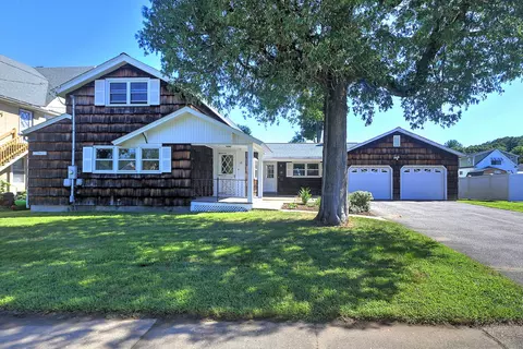 38 Maple Ave, Beacon Falls, CT 06403