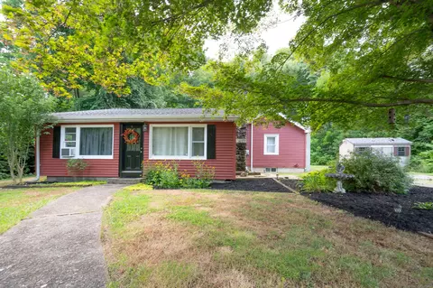 130 Horseshoe Dr, Southbury, CT 06488