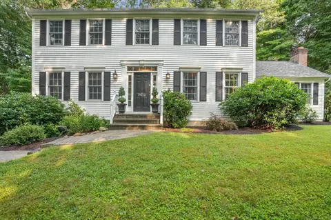 22 Narragansett Trl, Newtown, CT 06482
